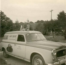 403 Van, With strange rof rack???